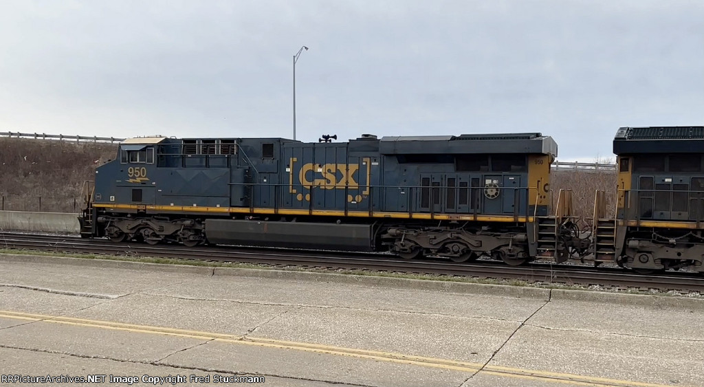 CSX 950 tried to sneak by me, but I got her an ID of her anyway.